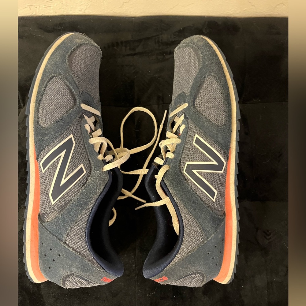 New Balance Women’s 555 Navy and Coral Sneakers - Picture 4 of 8